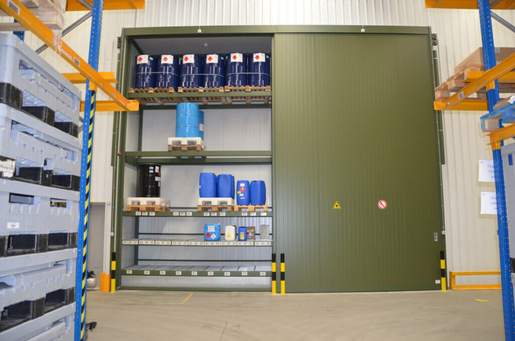 Opslagcontainer met 5 verdiepingen in de wand weggewerkt