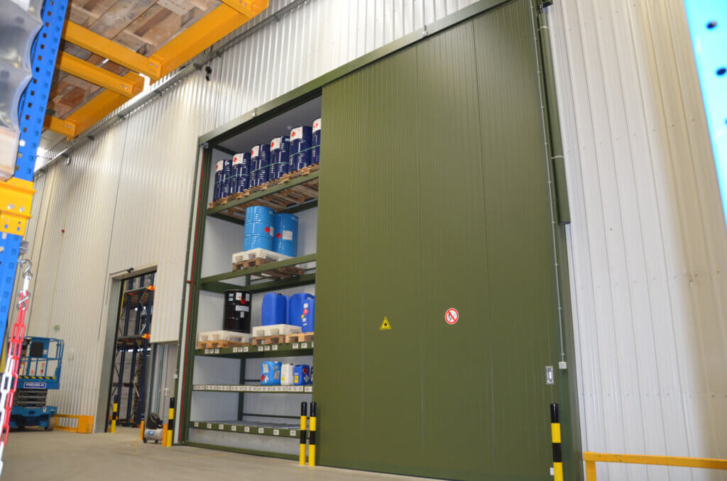Opslagcontainer met 5 verdiepingen in de wand weggewerkt