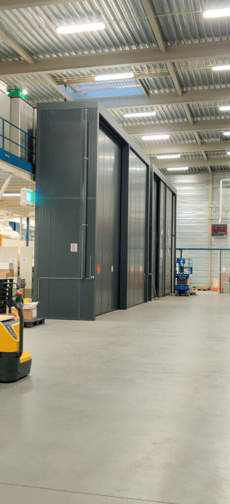 Twee brandwerende opslagcontainers type K80-3 euro 2C Fireguard voor EMCM B.V. te Nijmegen