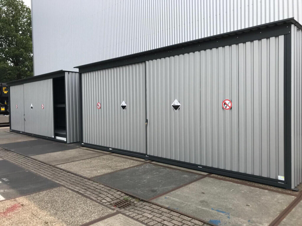 Twee enkelwandige opslagcontainers K40 chemie EW voor Rudico B.V. uit Eerbeek