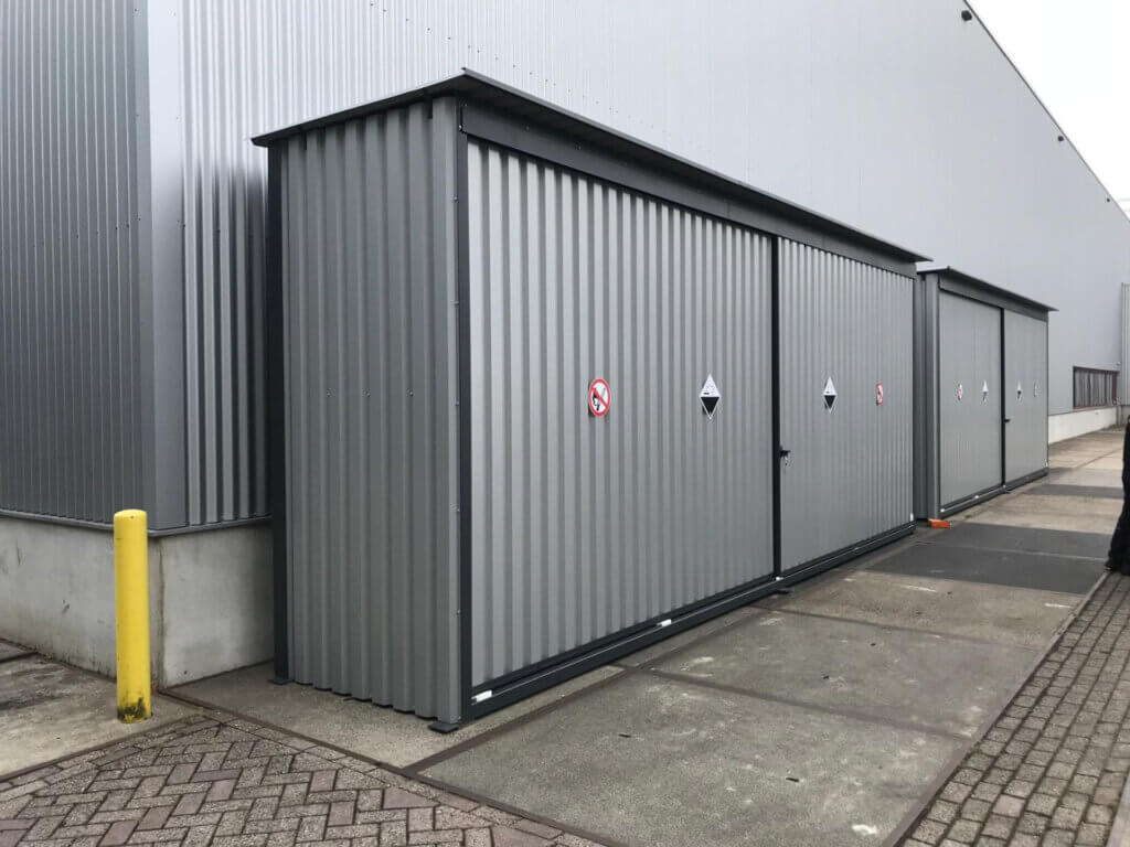 Twee enkelwandige opslagcontainers K40 chemie EW voor Rudico B.V. uit Eerbeek