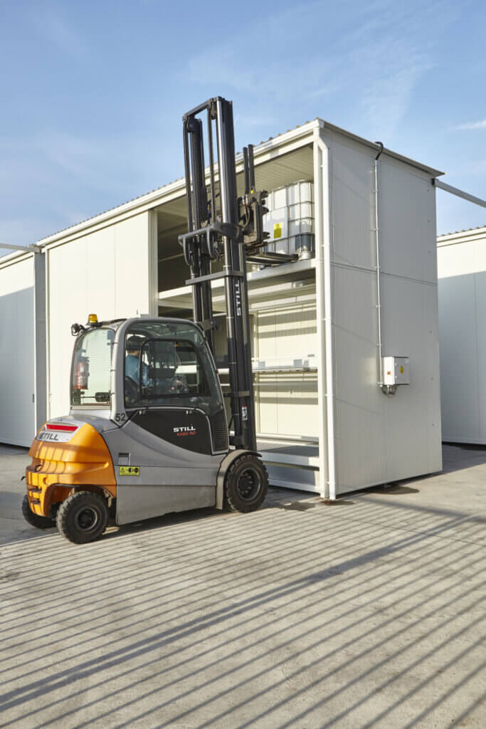 Unilin Belgie kiest voor haar nieuwe chemicaliën opslag voor de systemen van KOK Milieuopslagsystemen