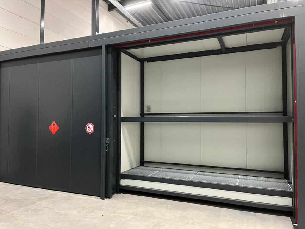Vier K60 Euro 2C Fireguard stellingcontainers voor STAXS
