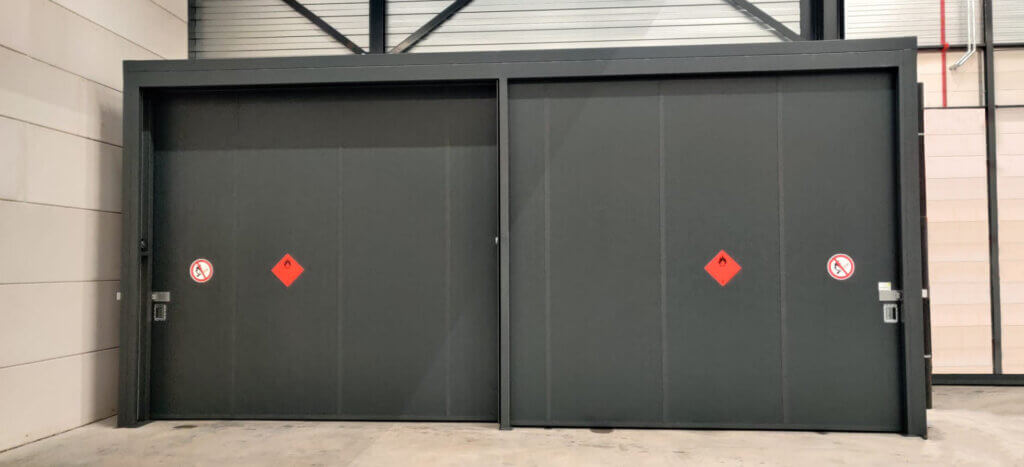 Vier K60 Euro 2C Fireguard stellingcontainers voor STAXS